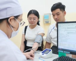 kham-phu-khoa-khi-dang-co-kinh-nguyet-duoc-khong