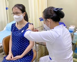 hoi-dap-phu-nu-mang-thai-can-tiem-nhung-mui-gi