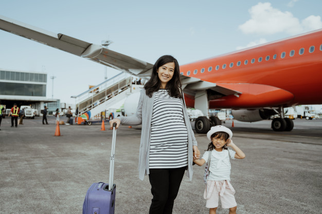 Bà bầu đi máy bay được không?
