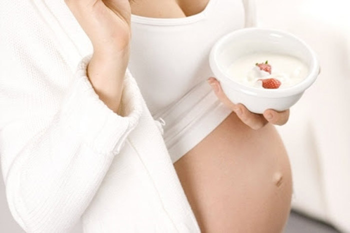 Bà bầu nên ăn sữa chua để bổ sung lợi khuẩn