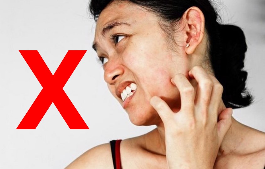 Không chà xát da mặt quá mạnh khi rửa mặt
