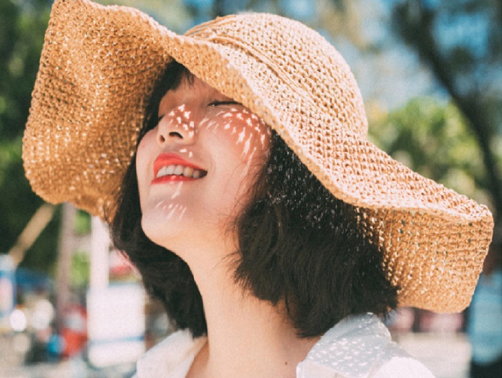 Che chắn tóc dưới ánh nắng mặt trời