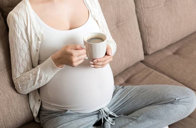 Bà bầu uống cà phê được không?